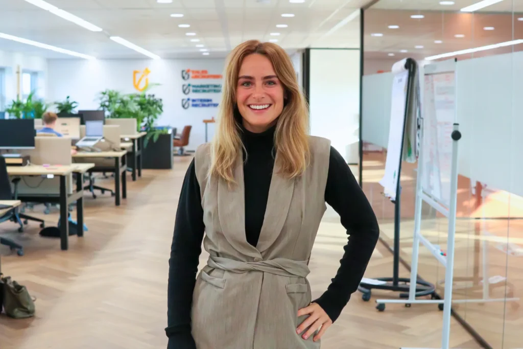 Fleur van Zuilen: Recruitment Consultant bij Salesrecruiters op vestiging Zoetermeer.